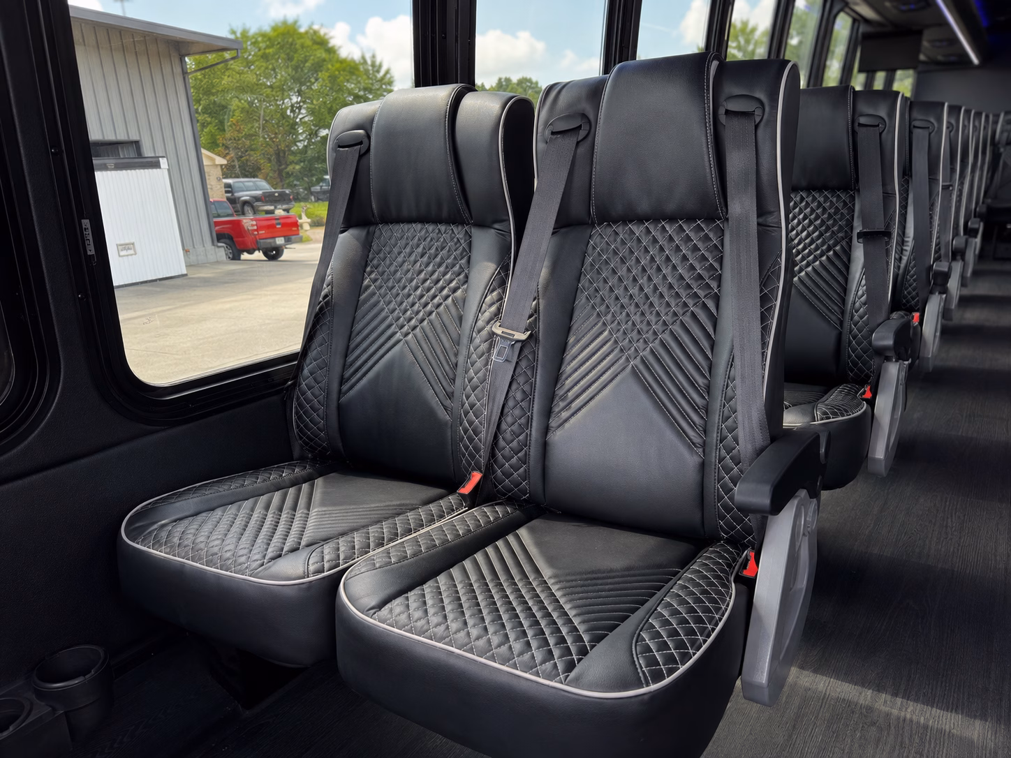 shuttle your guests between tracy hotels and livermore wine country venues