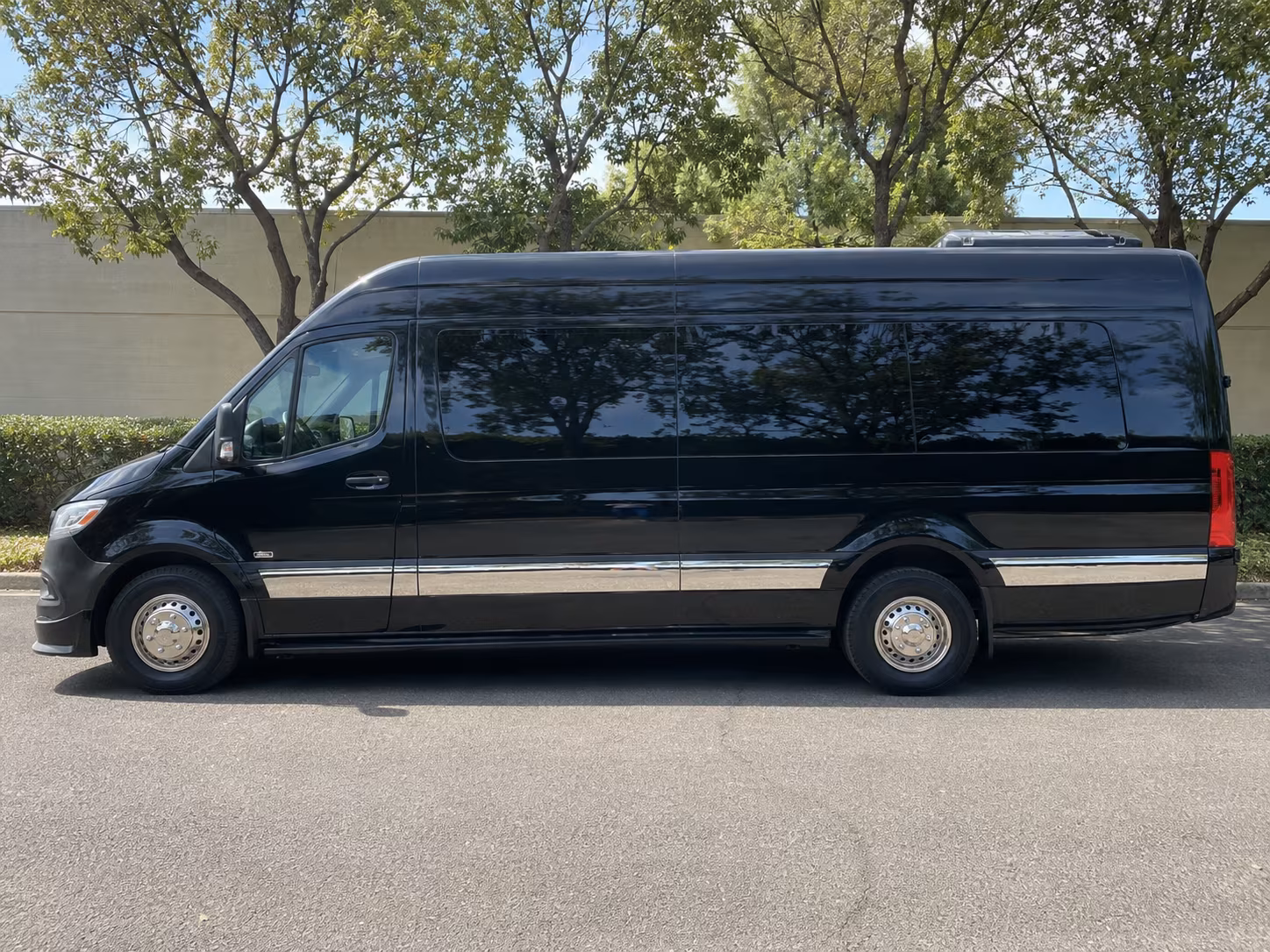 tracy airport transportation